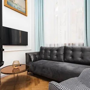 Of The Kings-old Town Pastel Apartment